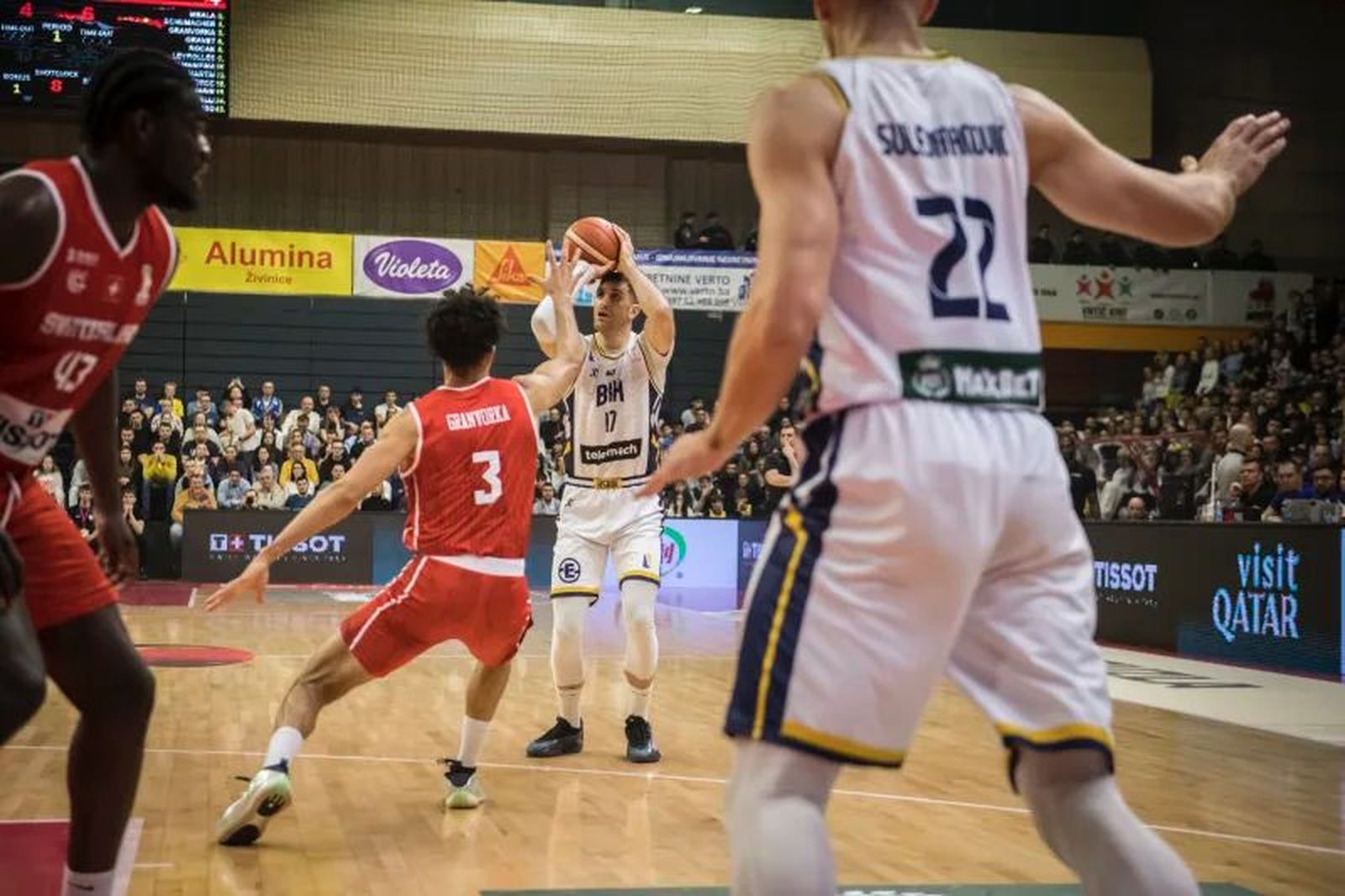 Bosnia gana a Suiza con Emir Sulejmanovic rozando el doble doble