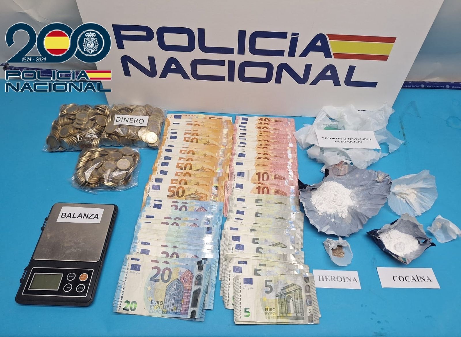 Material intervenido durante el operativo policial.