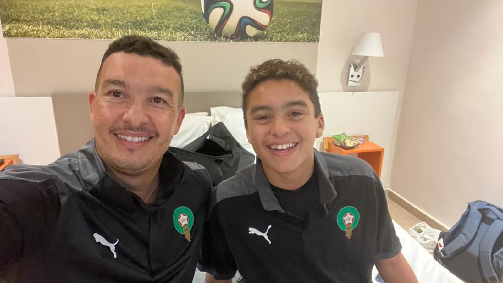Nabil Baha y su hijo Ziyad, en una concentración con Marruecos.
