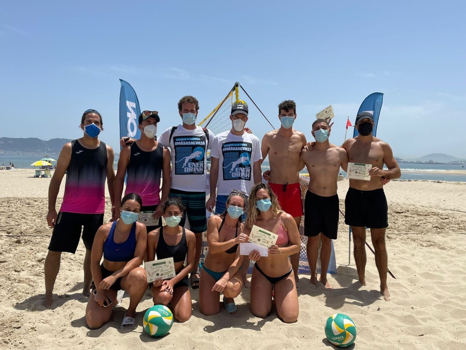 Foto de familia de los premiados en Palmones.