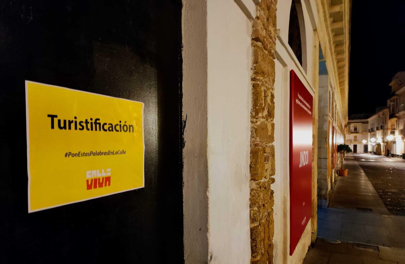 Un cartel de una campaña de sensibilización que desplegó Calle Viva durante el Congreso Internacional de la Lengua.