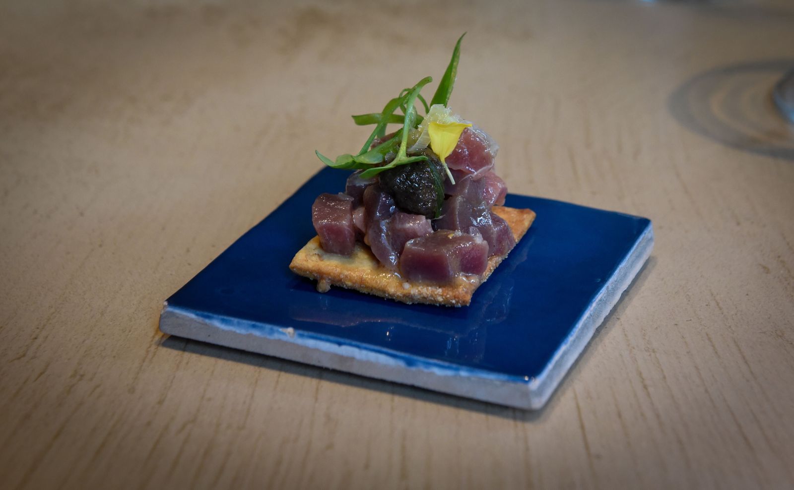 El tartar de atún con yema de caserío, trufa y Crujío de Inés Rosales, de Justa Rufina.