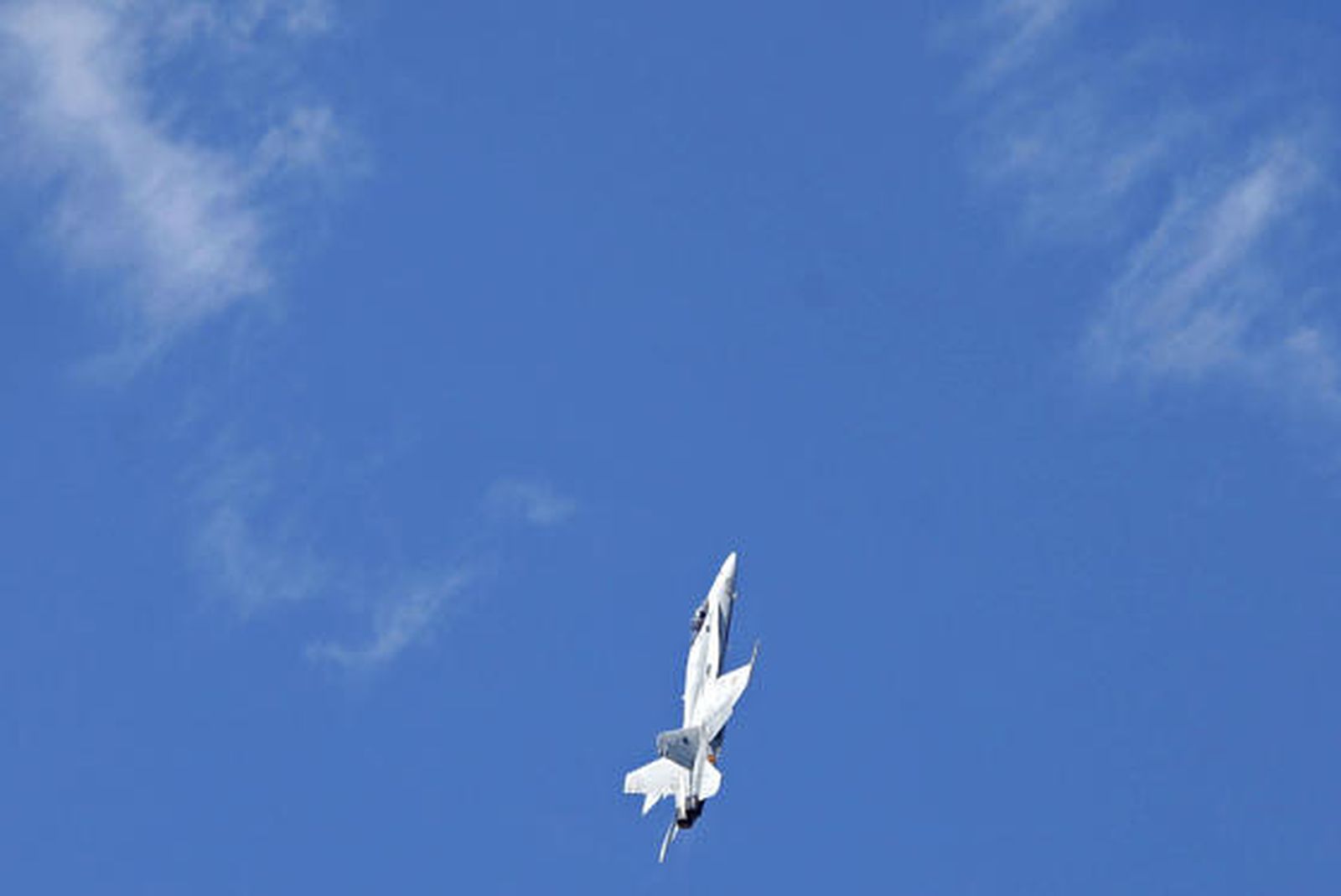 190.000 personas disfrutan del III Festival Aéreo en la playa de la Victoria. /Foto: Jesús Marín