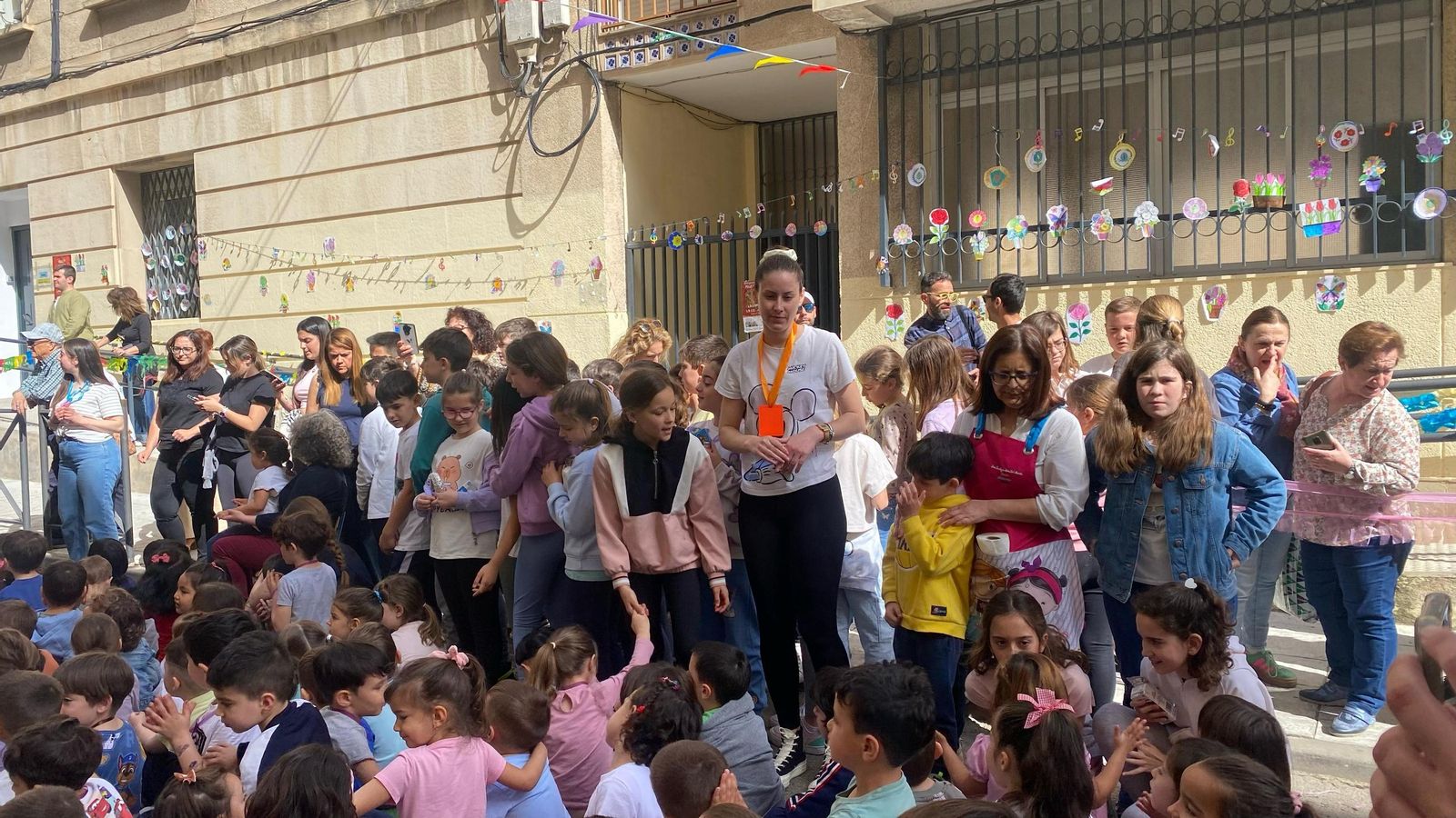 Una iniciativa para tener calles seguras libres de tráfico junto a los colegios en Jaén