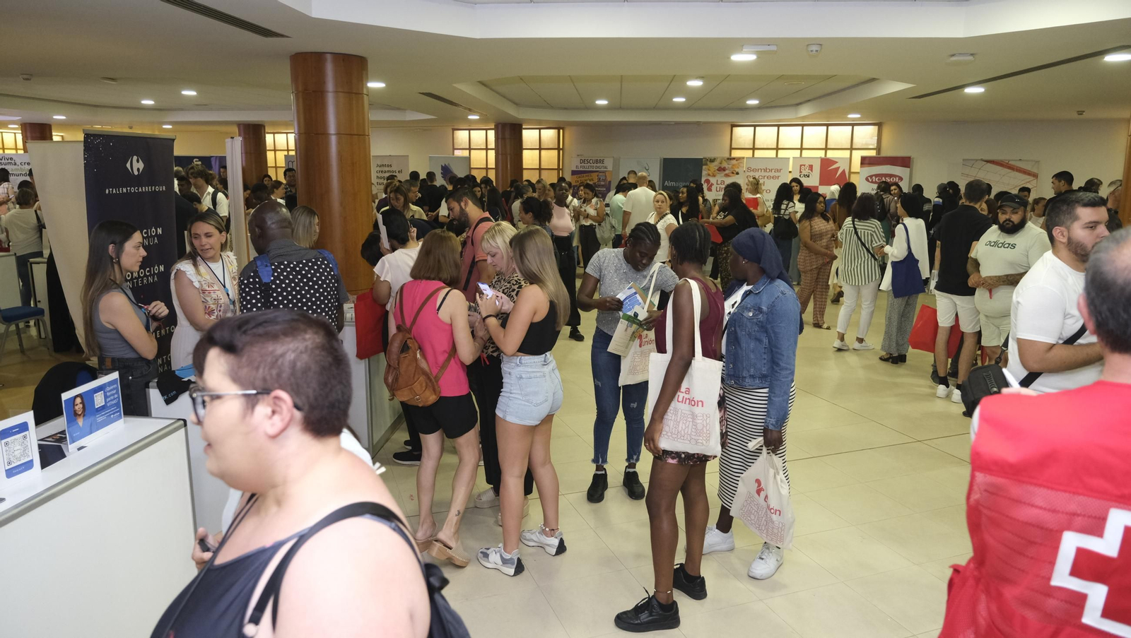 I Feria de Empleo Cruz Roja de Almería, en imágenes