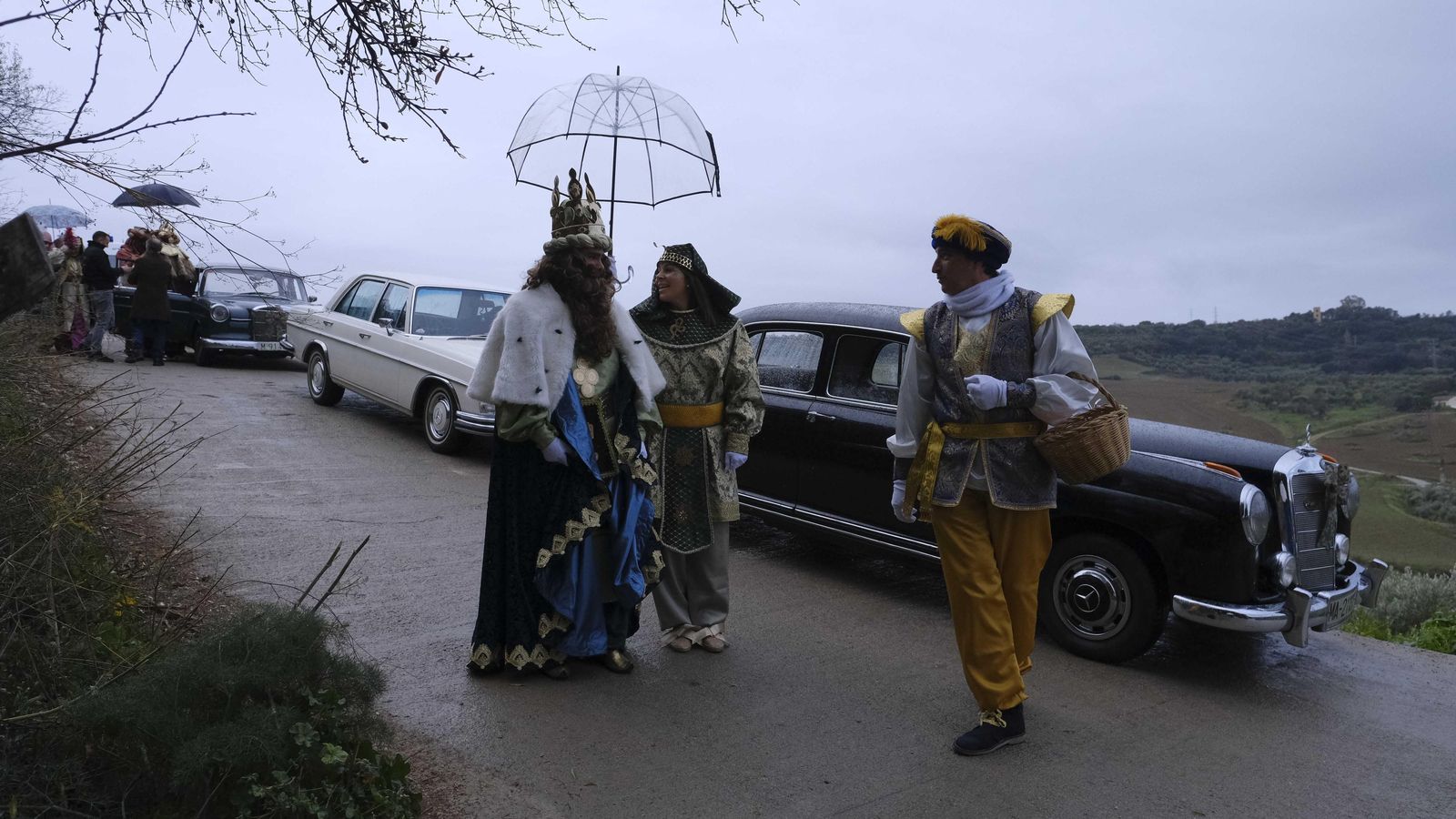 Realizaron el recorrido en coches clásicos acompañados por la lluvia Realizaron el recorrido en coches clásicos acompañados por la lluvia