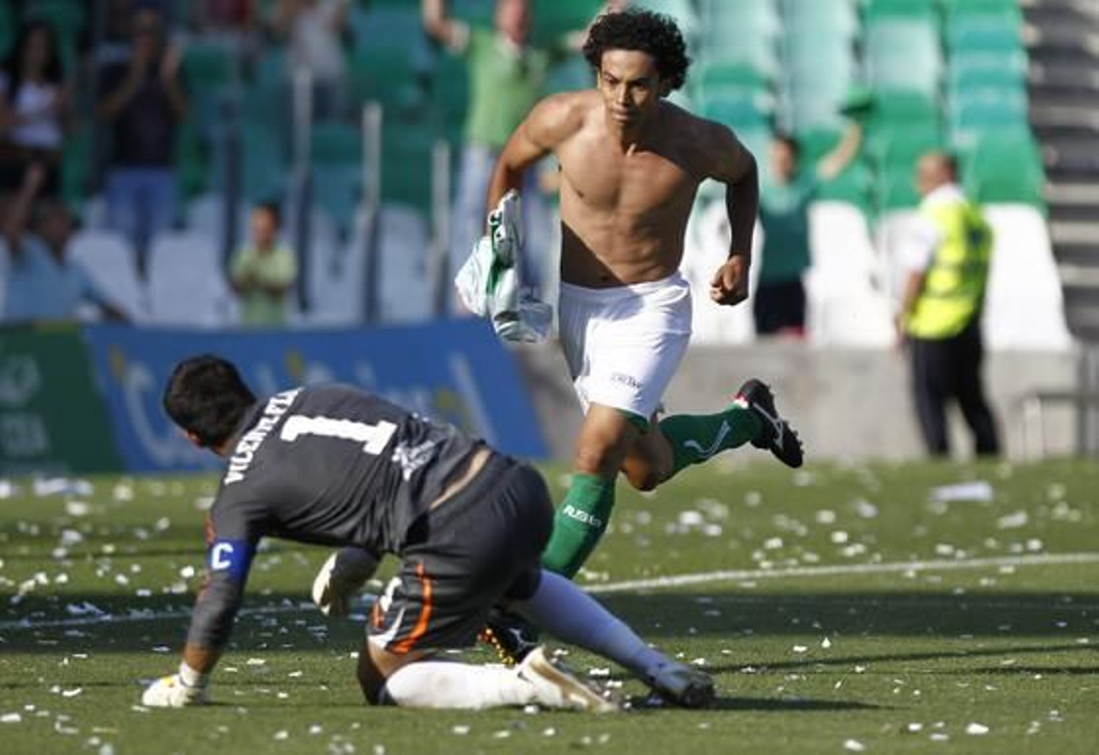 El Betis gana el último partido de la Liga al Villarreal B (2-1). / Antonio Pizarro