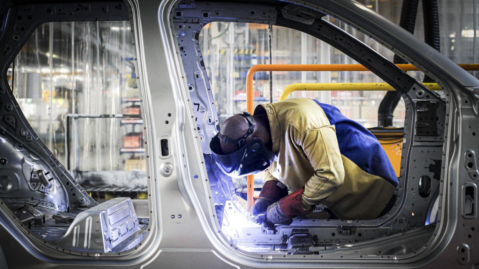 Cesiones en materia de seguridad, por ejemplo, con requisitos adaptados a coches de uso fundamentalmente urbano,  podrían reducir los coste productivos de los pequeños eléctricos europeos.