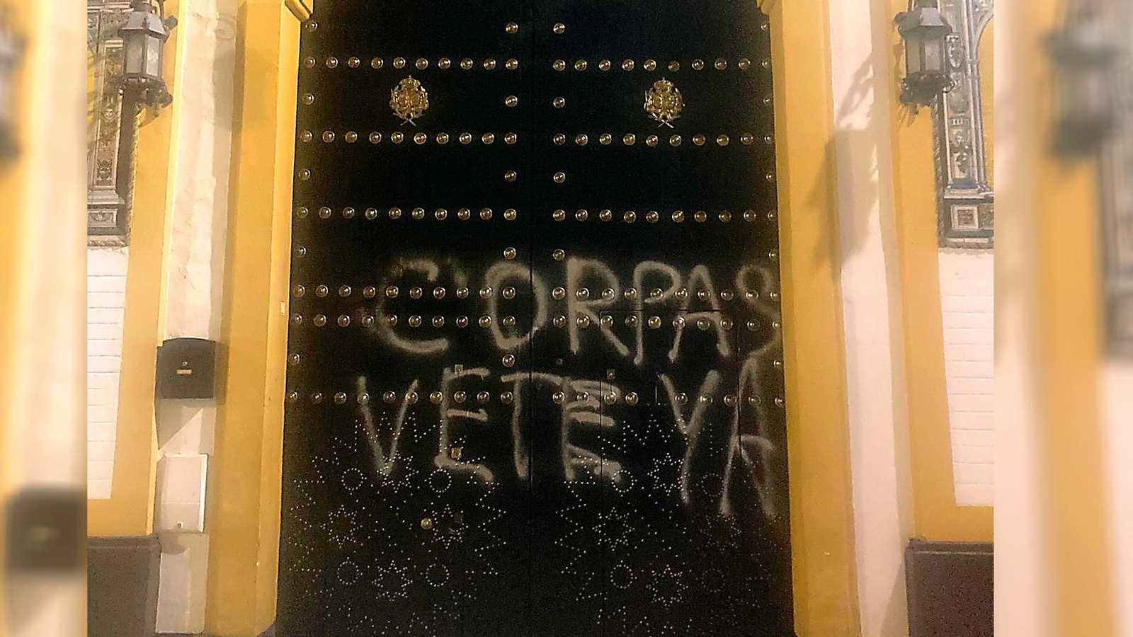 Una de las pintadas en la capilla de Los Panaderos