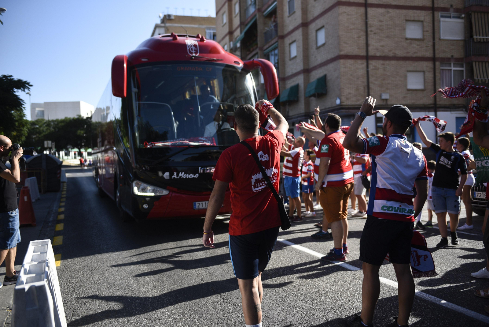 Los aficionados rojiblancos no podrán acceder a Los Cármenes pero ya preparan un recibimiento.