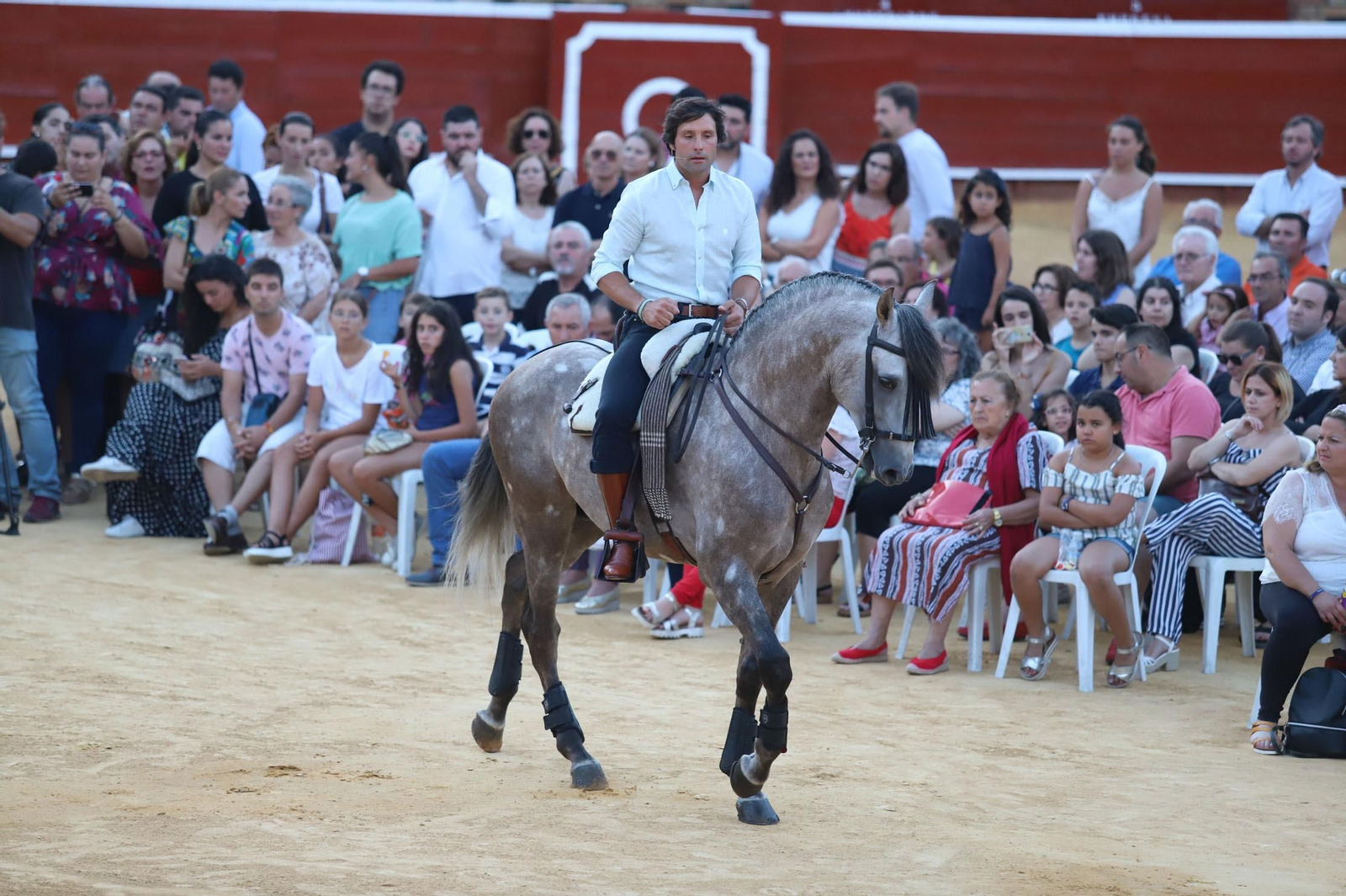 Imágenes de la clase de rejoneo de Andrés Romero en la Plaza de Toros