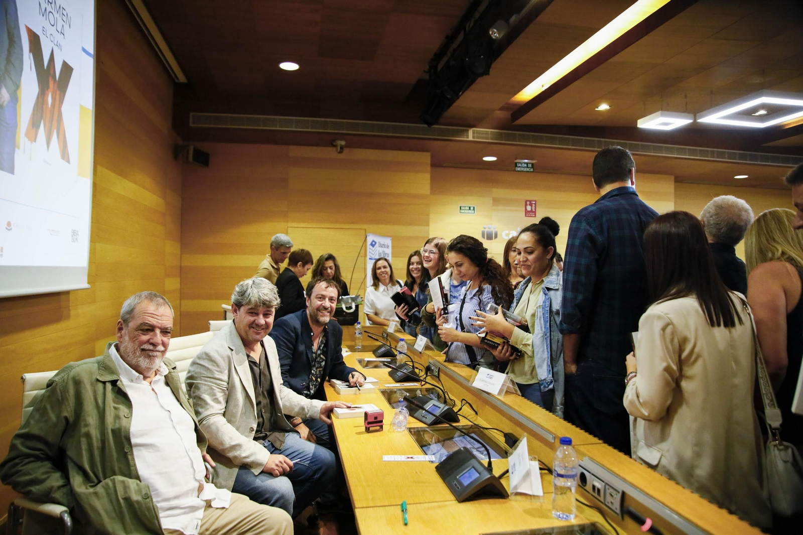 Carmen Mola presenta su libro "El clan" en la Casa de las mariposas de Almería, en imágenes
