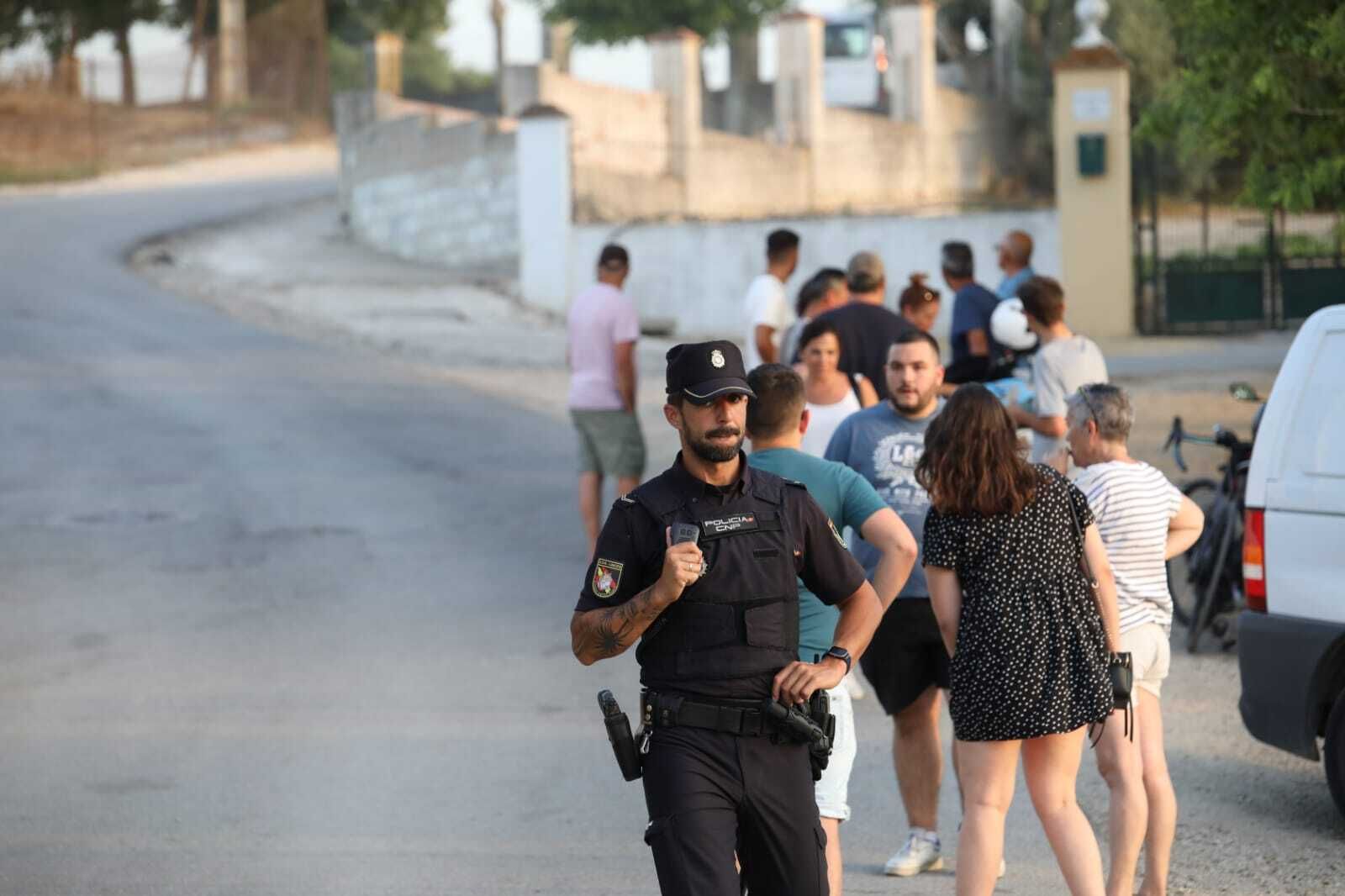 Incendio en Jerez: desalojos por precaución en el Serrallo y La Teja