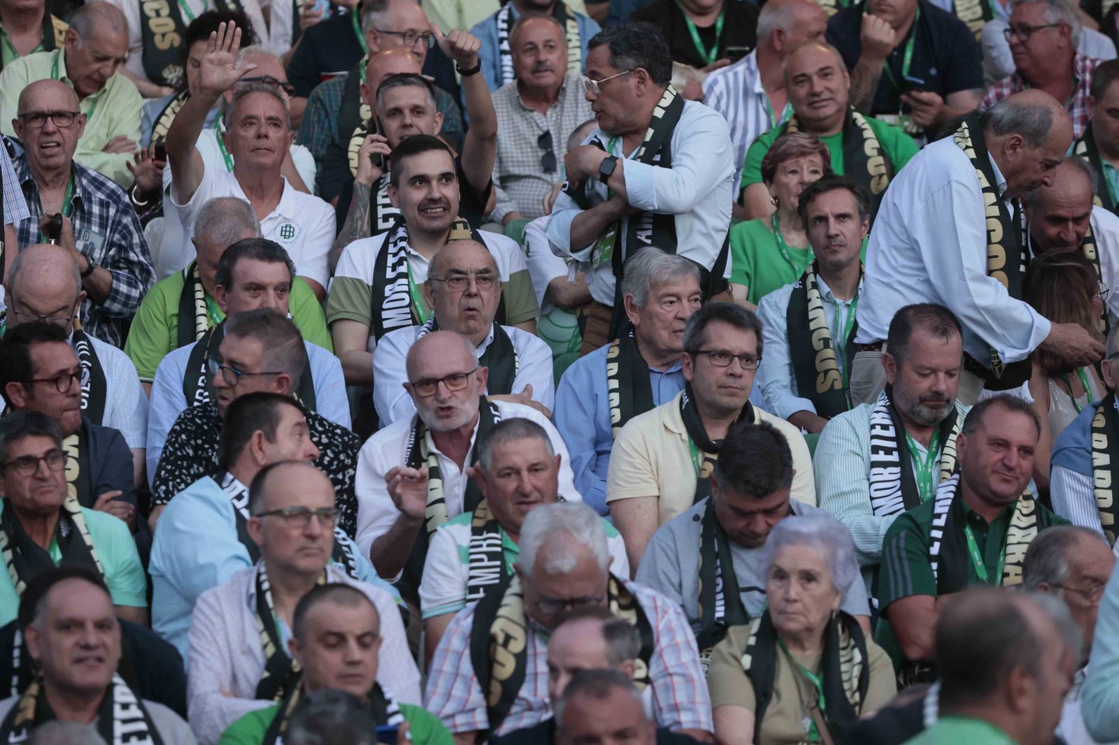 Búscate en el acto Siempre Verdiblancos