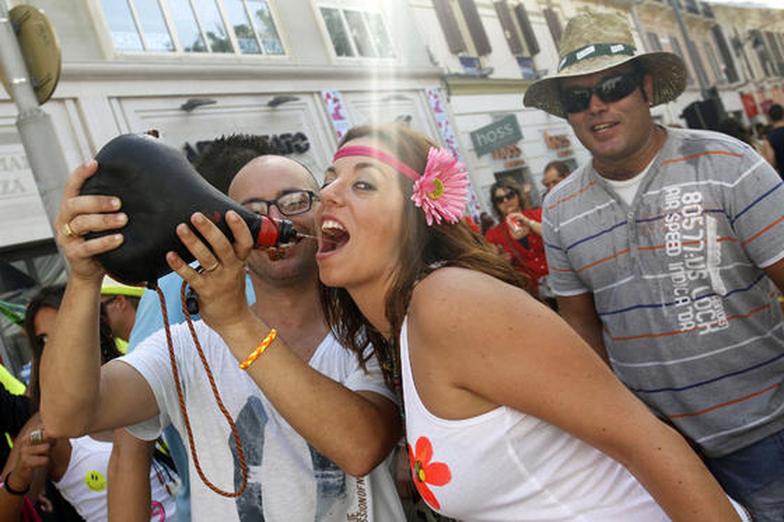 Hora de barrer la fiesta 

Foto: Lorena Avilés