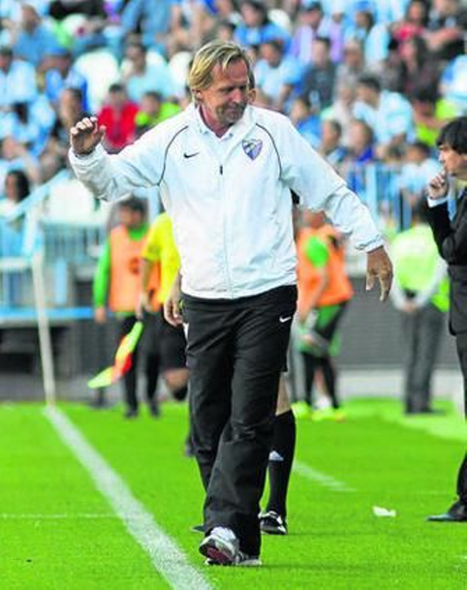 Schuster se lamenta durante el partido de ayer.
