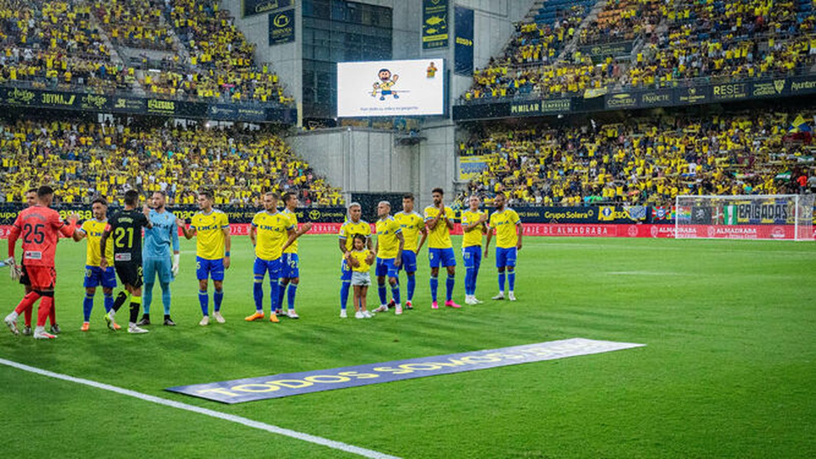 La pancarta que sacó el Cádiz CF en apoyo a Jenni Hermoso