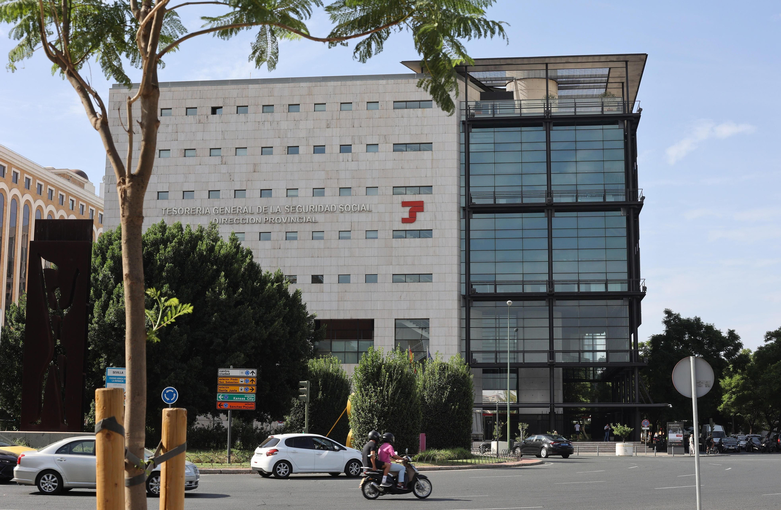 La sede de la Seguridad Social en Sevilla, donde se produjo el accidente laboral.