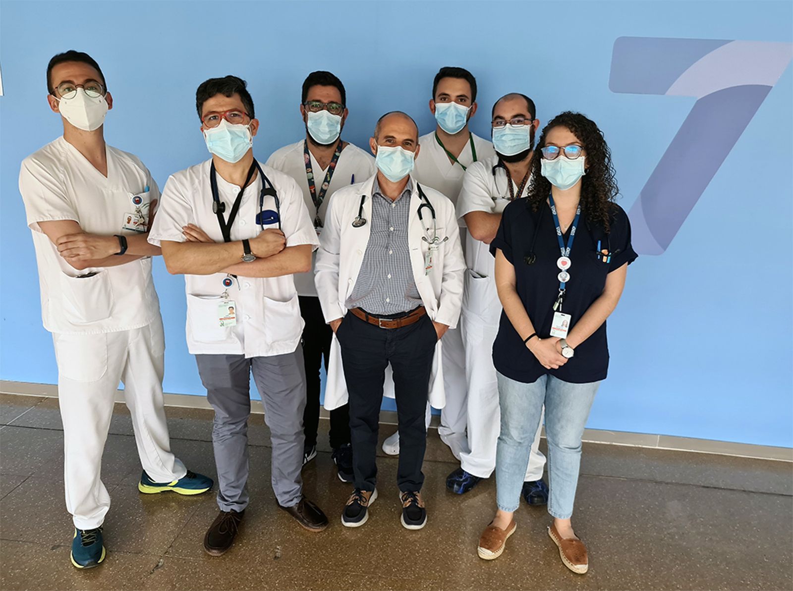 Los profesionales del servicio de Medicina Interna autores de esta publicación