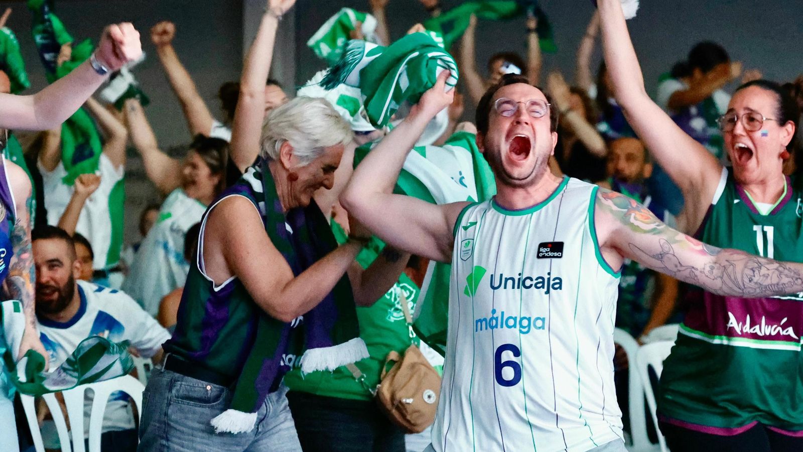 La locura en Los Guindos: ¡Búscate durante la final de BCL del Unicaja!