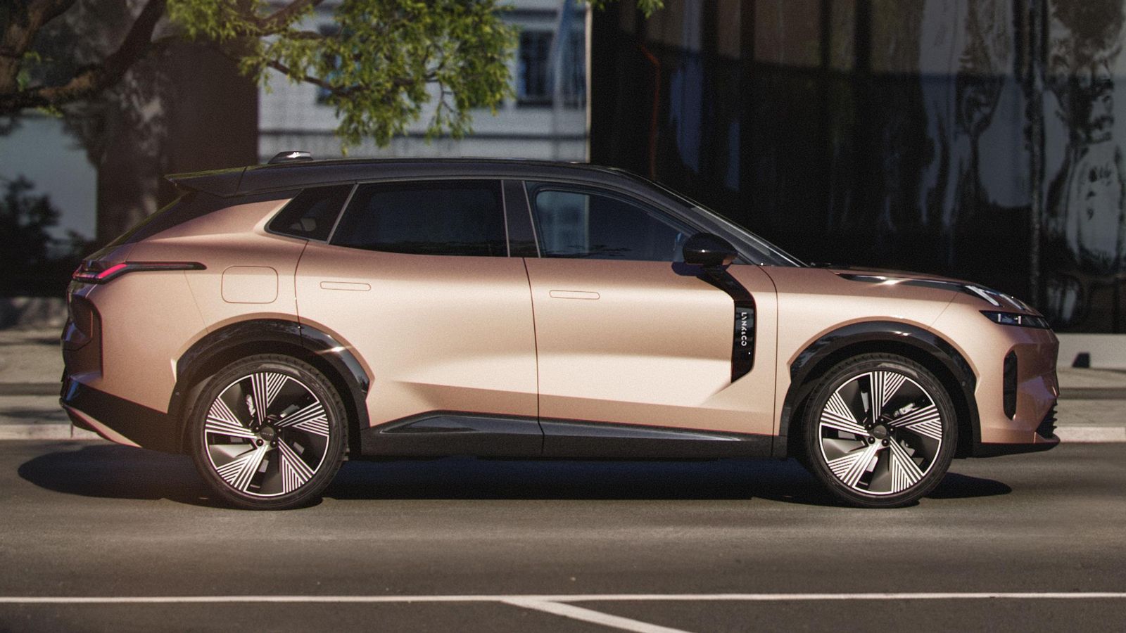 El cambio automático recurre a una particular configuración con tres marchas para alternar o combinar el funcionamiento de sus dos motores. El cambio automático recurre a una particular configuración con tres marchas para alternar o combinar el funcionamiento de sus dos motores.