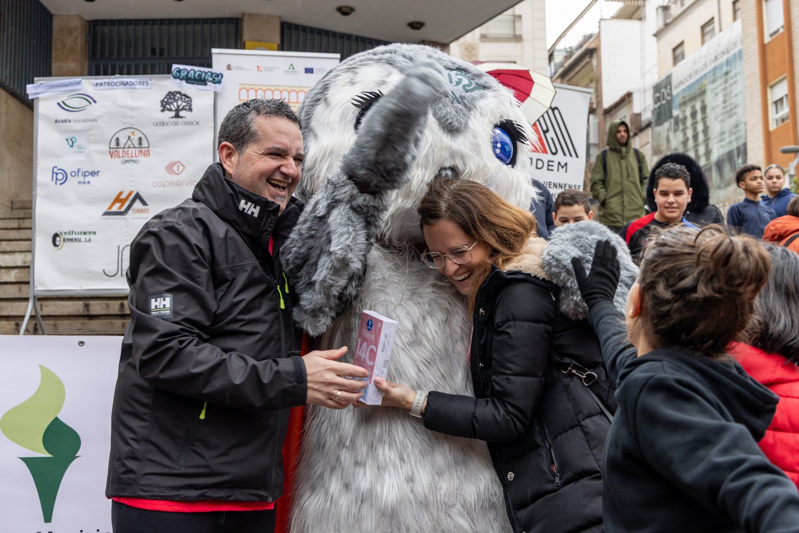 En imágenes: la lluvia no frena a más de un millar de corredores en la V Carrera Popular del IES San Juan Bosco (2)