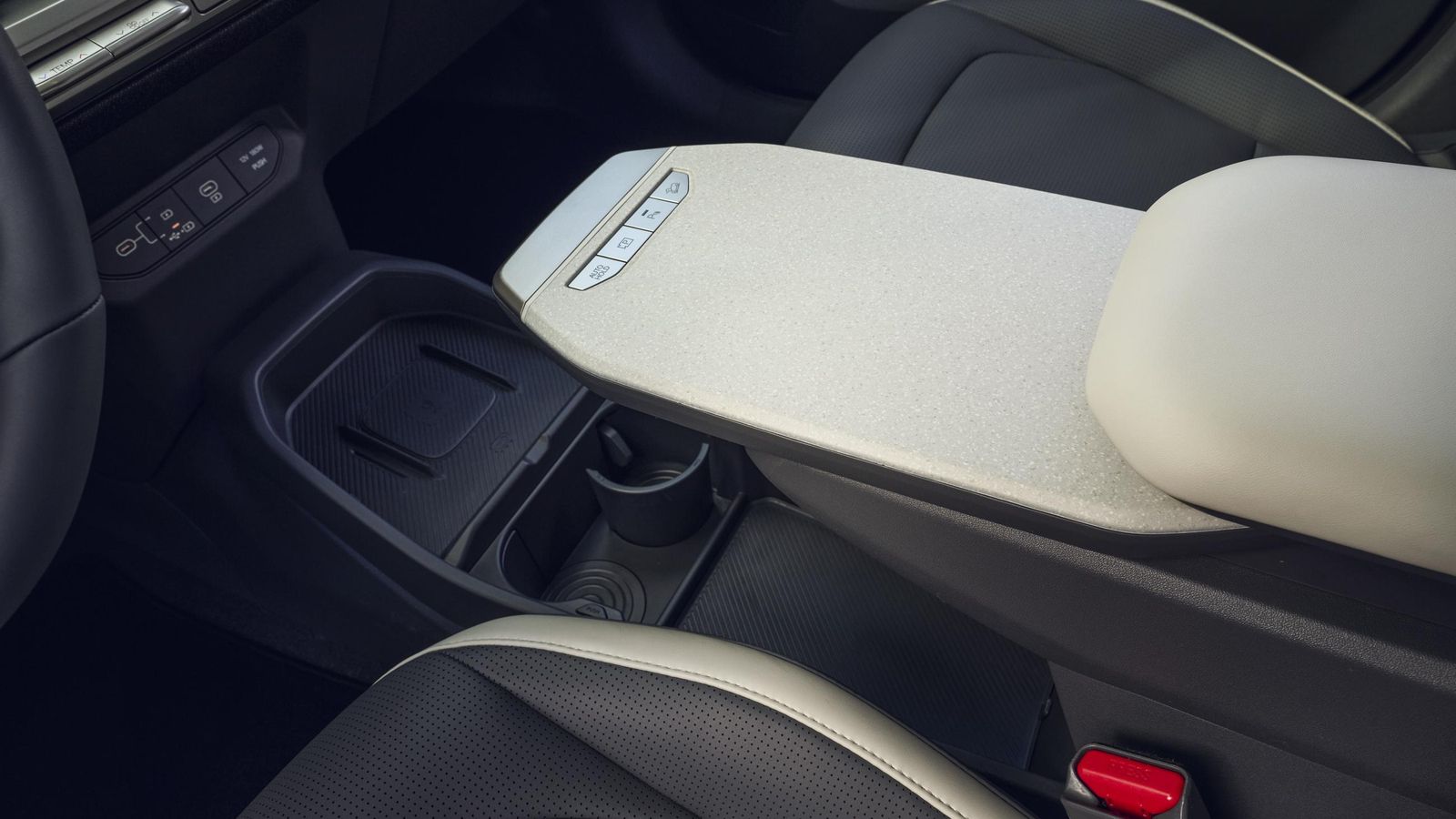 Esta mesa puede extenderse a conveniencia y permitir el apoyo, por ejemplo, de una tablet o un ordenador que usar durante los procesos de carga.