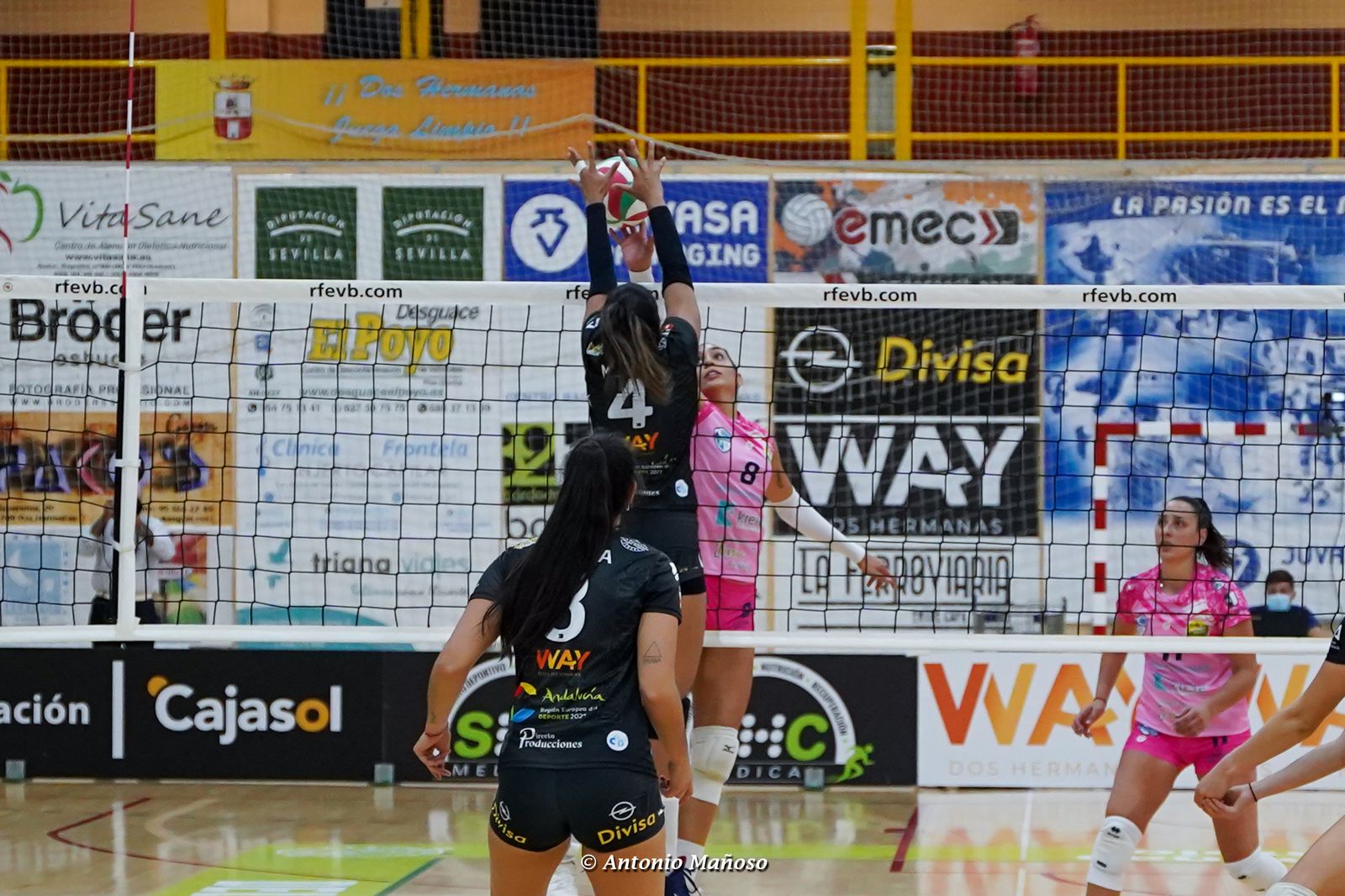 Un momento del partido entre Cajasol y CV Kiele.