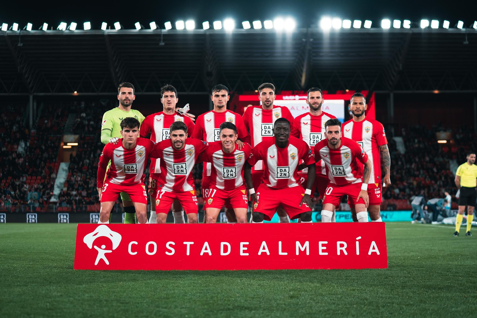 Formación titular del choque ante el Málaga