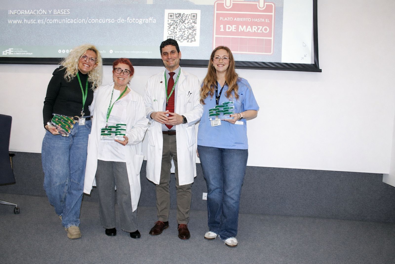 Imagen de uno de los premios concedidos por el Día de San Cecilio en el hospital granadino