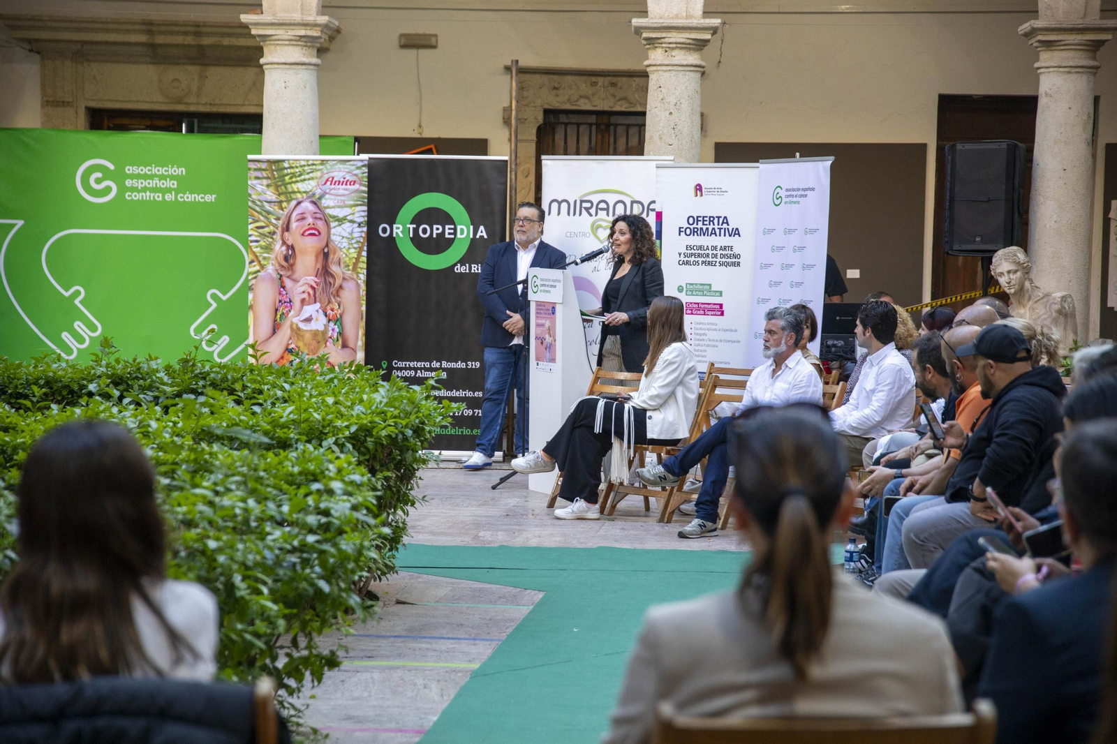 Mucho x Vivir de la Asociación del Cáncer en la Escuela de Artes de Almería