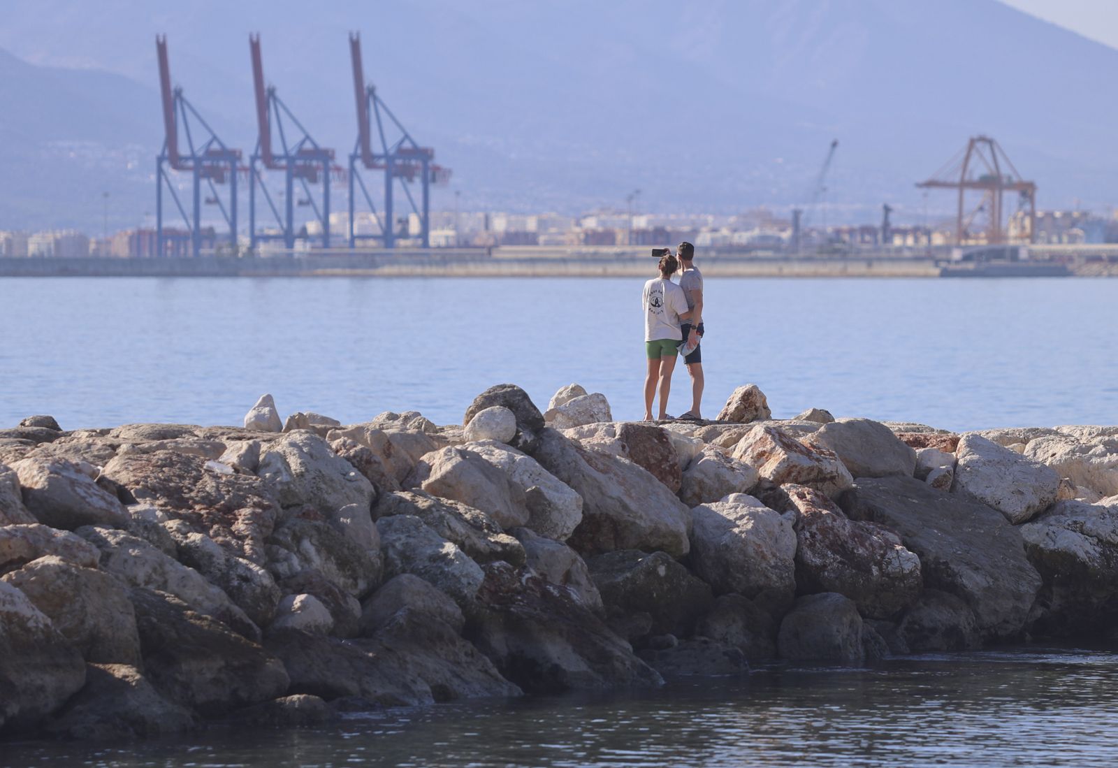 El buen tiempo acompaña a Málaga de camino a la Nochevieja (fotos)