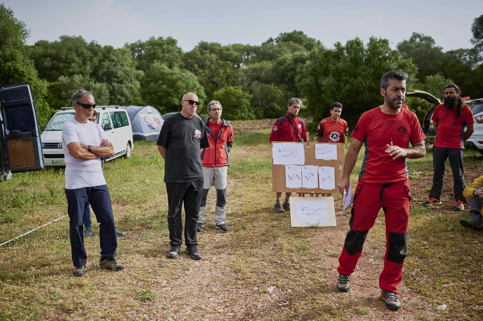 Así descienden dos personas ciegas por una cavidad de 100 metros de profundidad