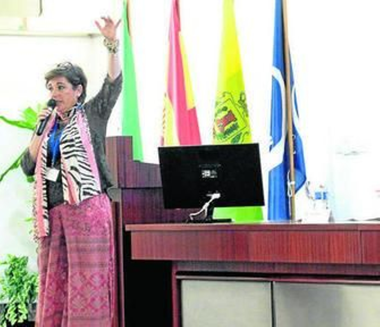 La experta Victoria Matrés, de la factoría de Acerinox, durante su ponencia.