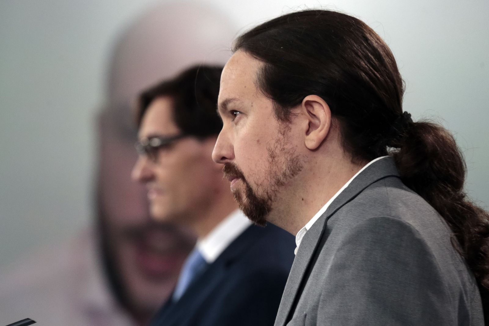 Pablo Iglesias, en primer término, junto a Salvador Illa.