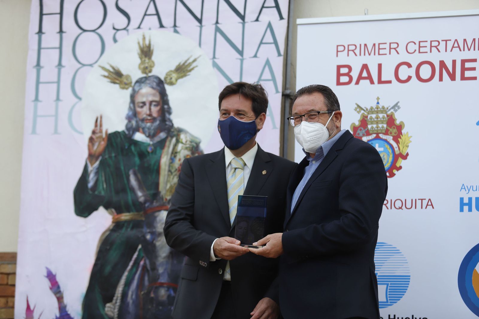Entrega de los premios del certamen de arte 'Balcones Cofrades' y el concurso escolar de pasos y carteles de Semana Santa 'Ciudad de Huelva'