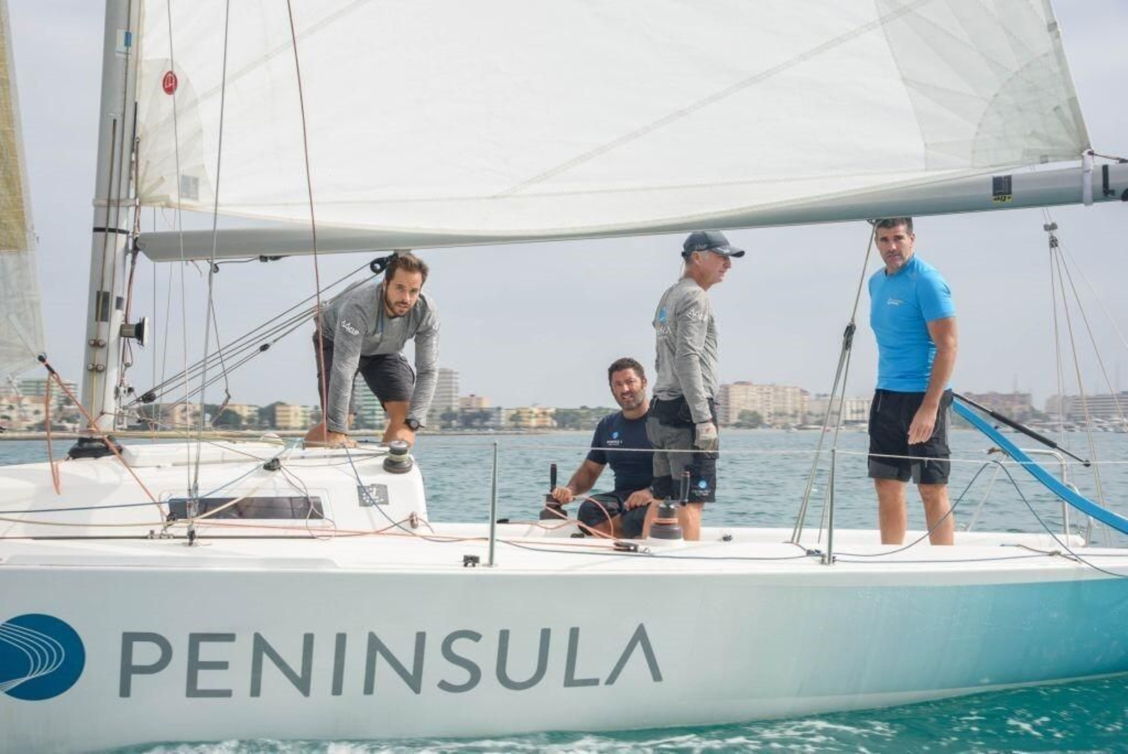 Embarcación 'Península'.