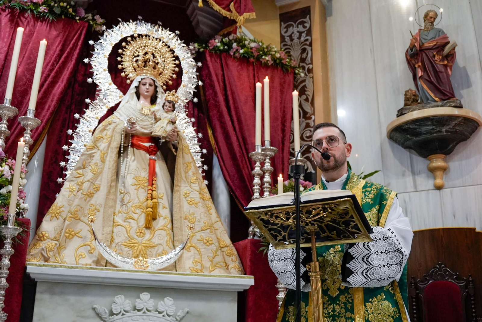 Las imágenes del la misa en Macael ofrecida por los niños y familias
