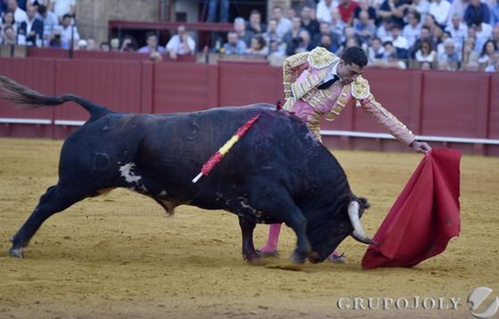 Paco Ureña en el quinto toro./ Juan Carlos Vázquez