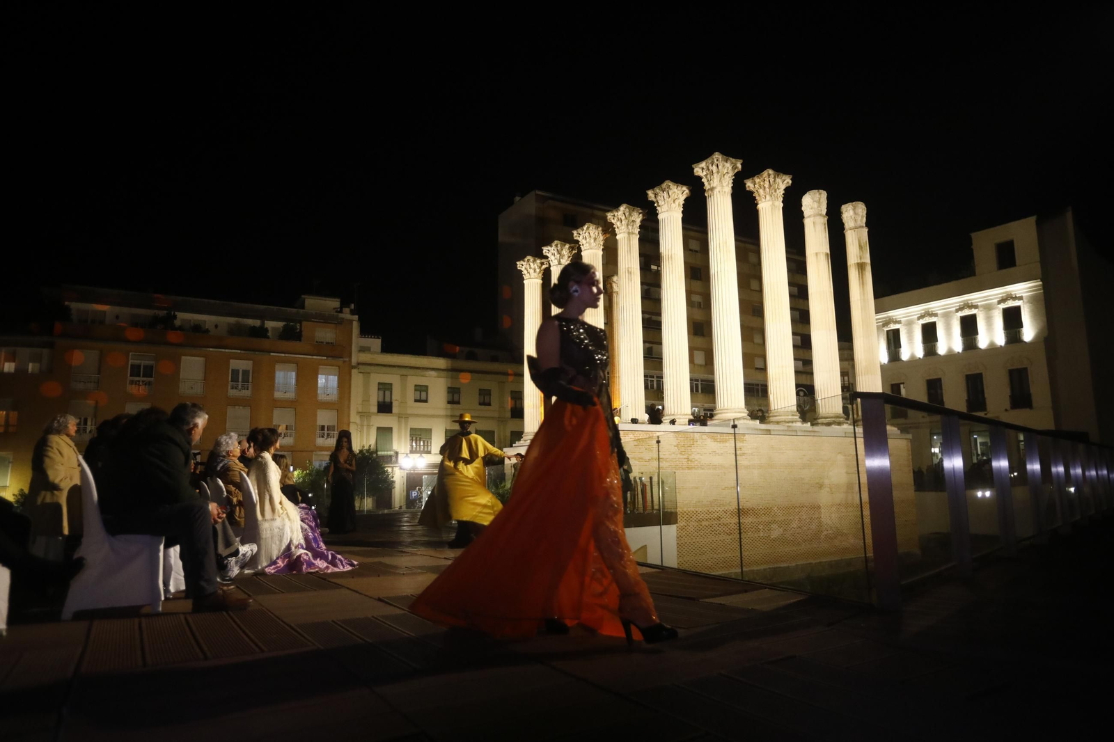 Las mejores imágenes del desfile de Mancini en el Templo Romano de Córdoba