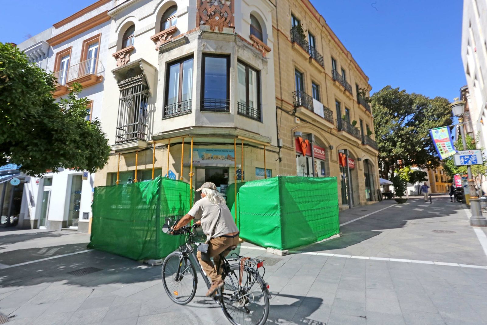Antigua sede de Acoje que acogerá la oficina de la Policía Nacional y Local en la calle Larga.