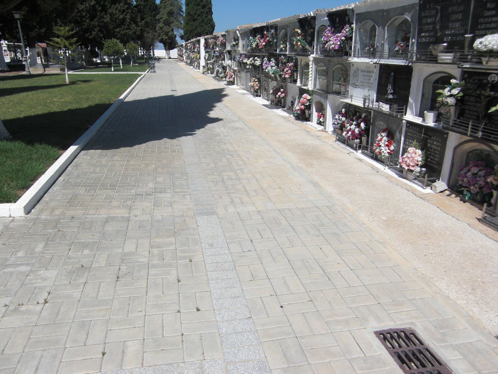 Imagen de la reparación realizada en años anteriores en el cementerio municipal de Fuente Palmera.