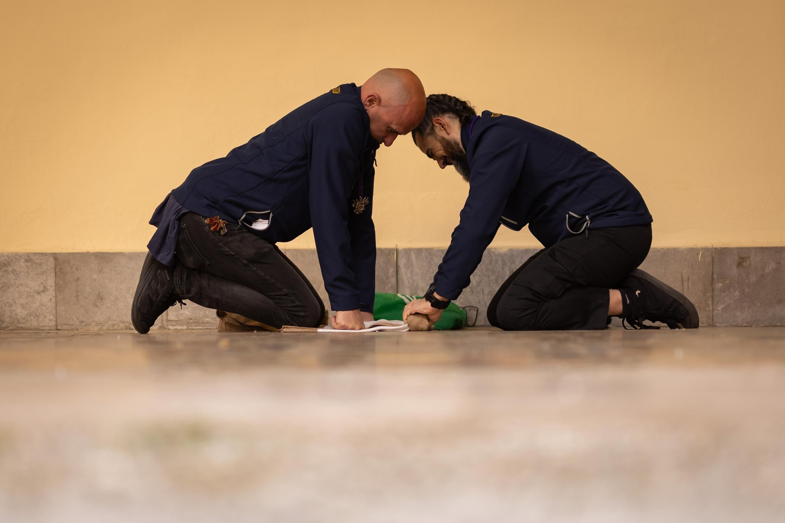 Así vivió granada la salida de la Hermandad del Rosario 2025