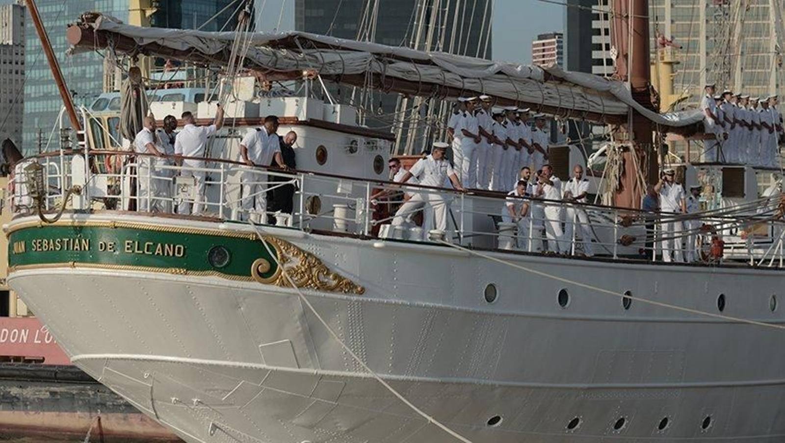 Las imágenes del buque escuela 'Juan Sebastián de Elcano' en Buenos Aires