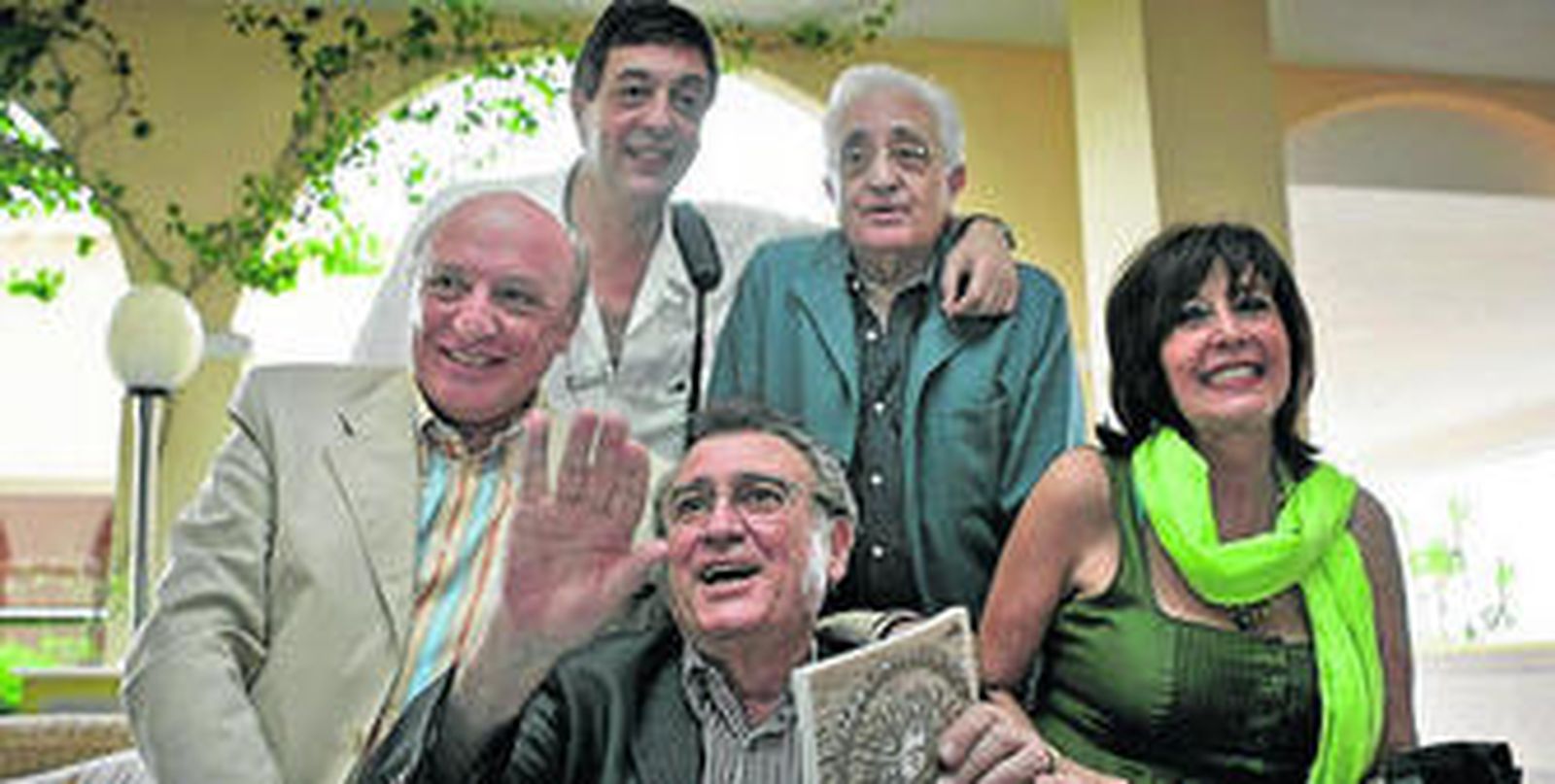 Con Raúl Sénder, el crítico de cine Arconada, Mariano Ozores y Concha Velasco, en la Universidad de Almería.