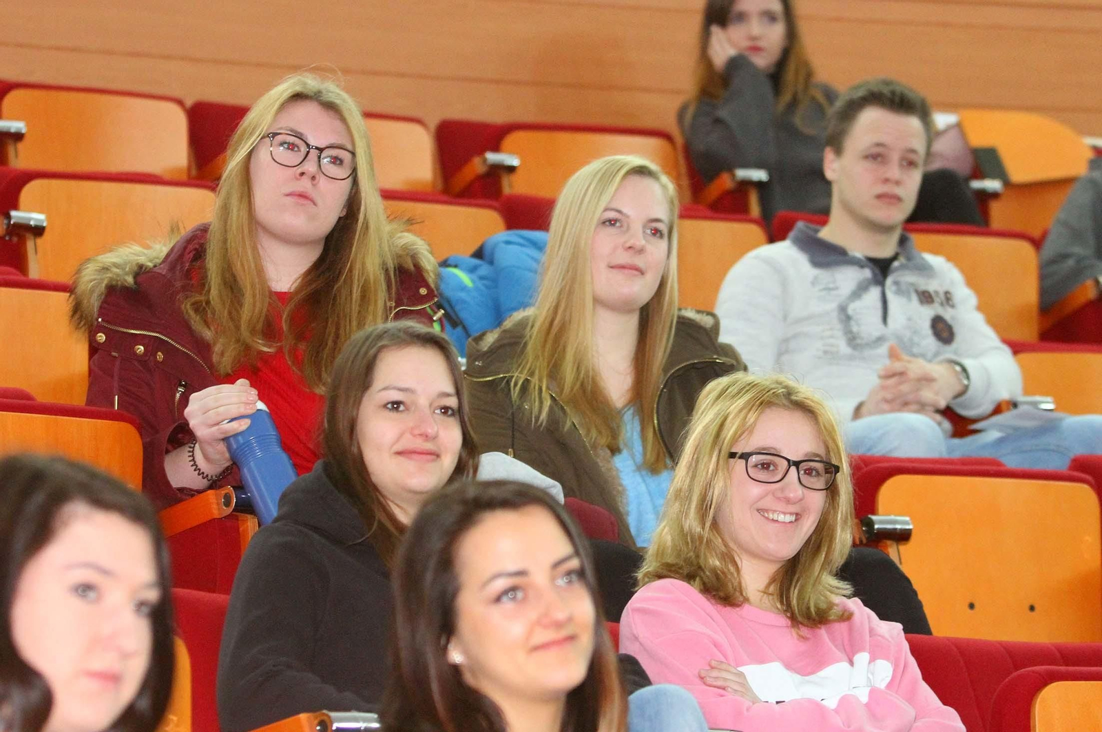 La universidad de Huelva da la bienvenida a los nuevos estudiantes Erasmus, en imágenes