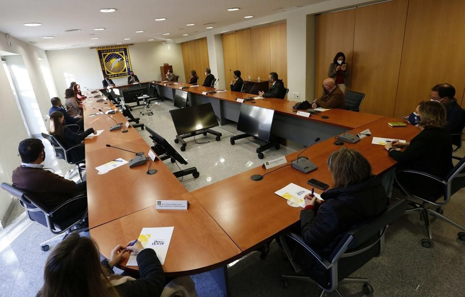 Encuentro mantenido este miércoles entre el Ayuntamiento y la UPO para preparar el Foro Metropolitano de Sevilla.