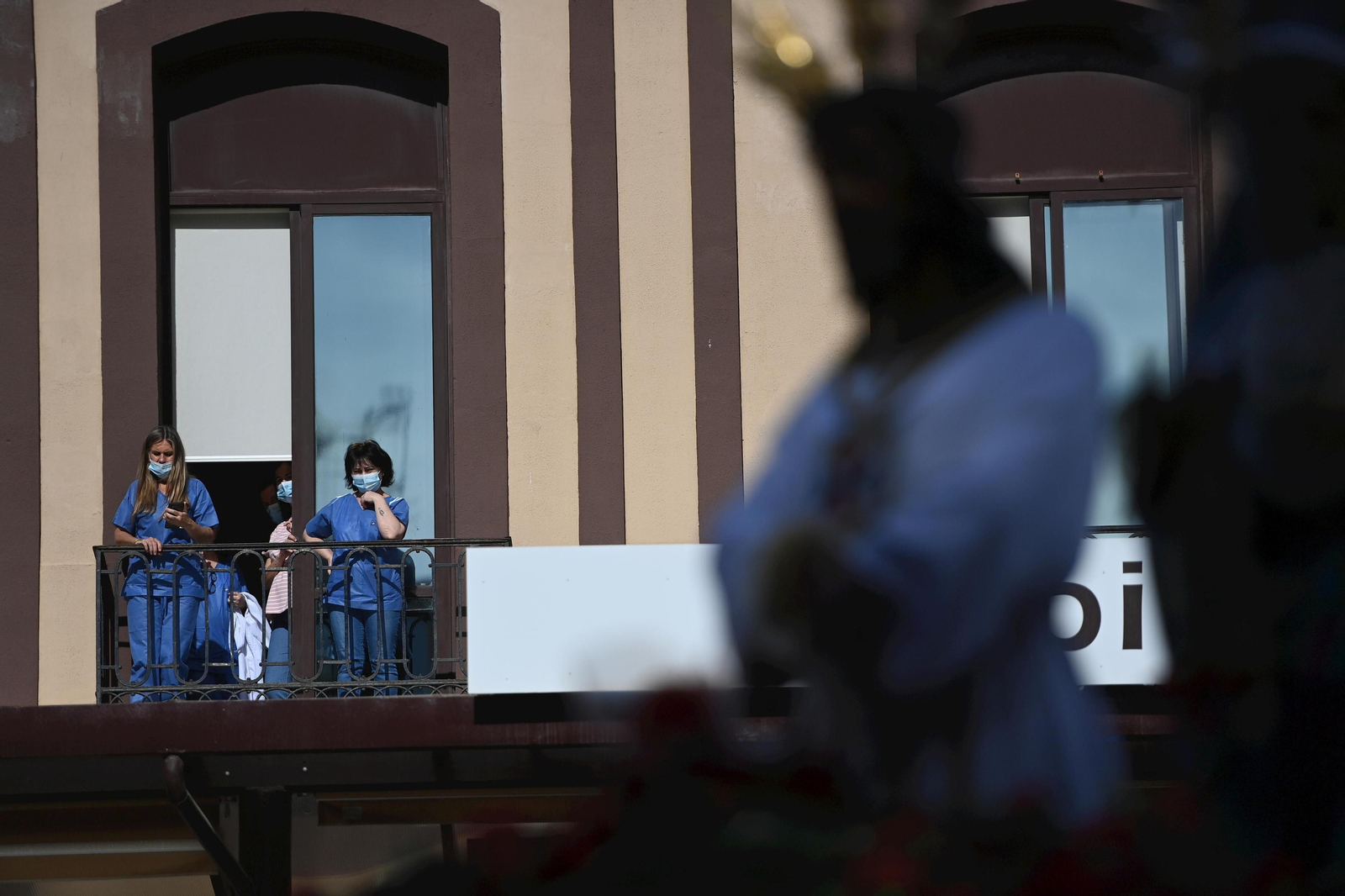 La misa del alba y el traslado del Cautivo, en fotos