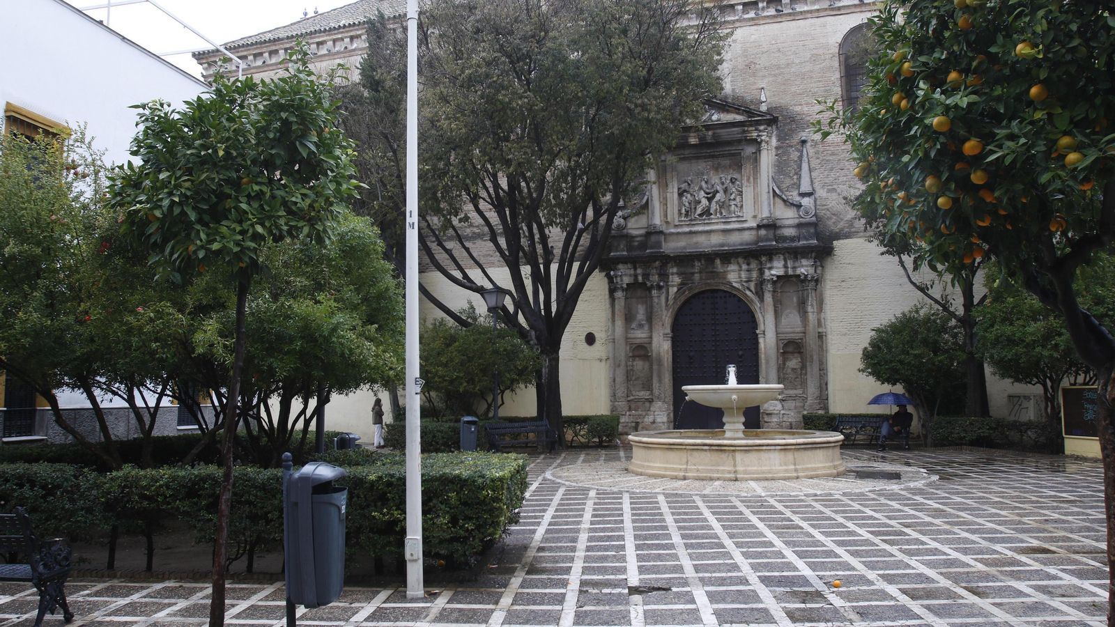 La plaza de Santa Isabel, con el convento al fondo.