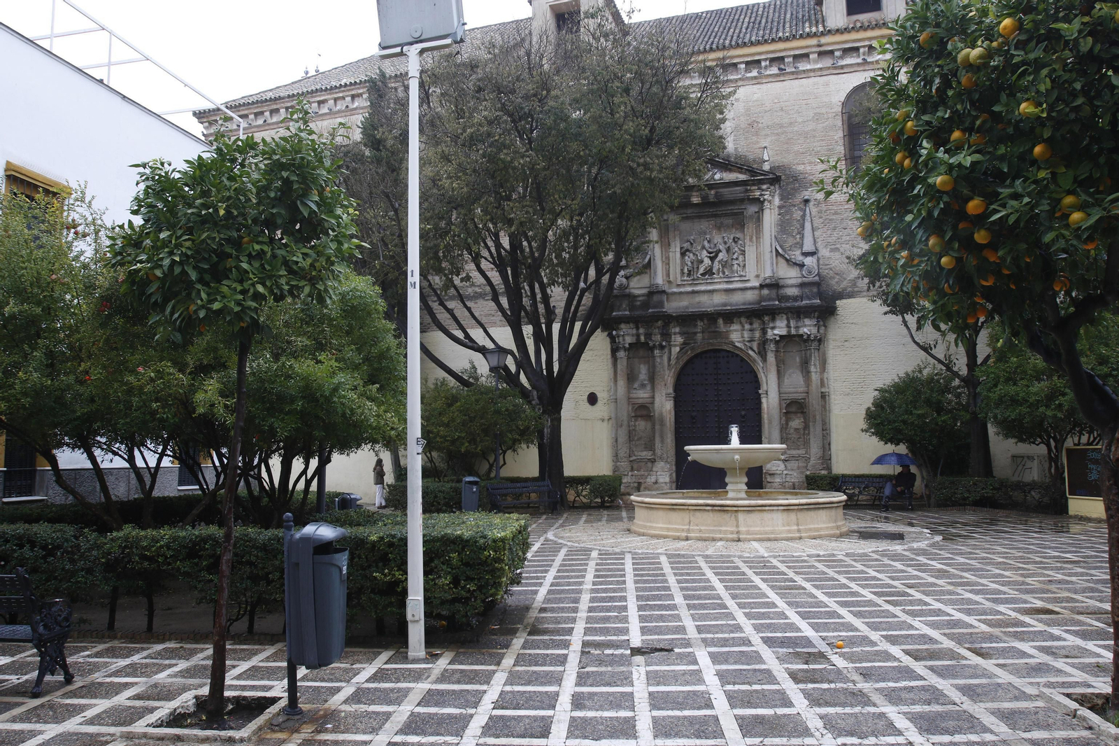 La plaza de Santa Isabel, con el convento al fondo.
